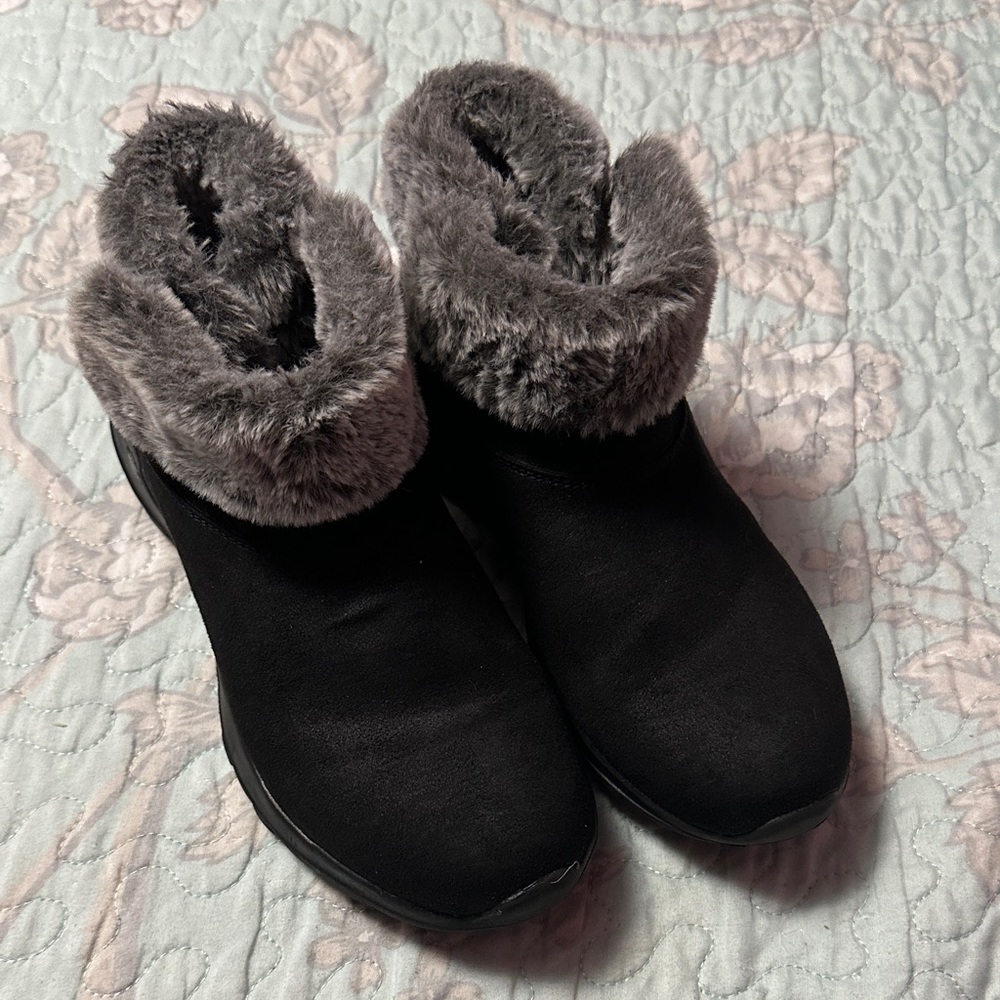 Skechers On-The-Go JOY Winter Boots with Gray Faux Fur